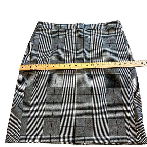 A New Day Gray Plaid Skirt with Side Pockets!!! Size 16. New Without Tags!! - Picture 10 of 10